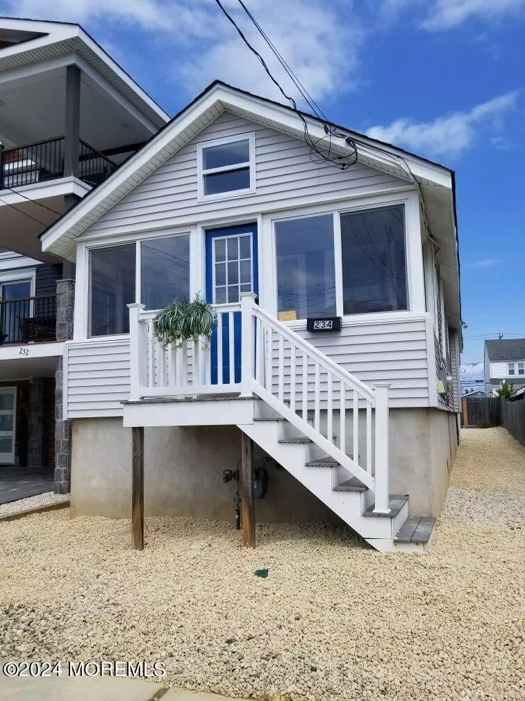 Manasquan, NJ 08736,234 4th Avenue