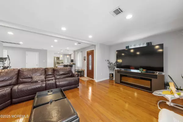 Toms River, NJ 08757,436 Applegate Avenue