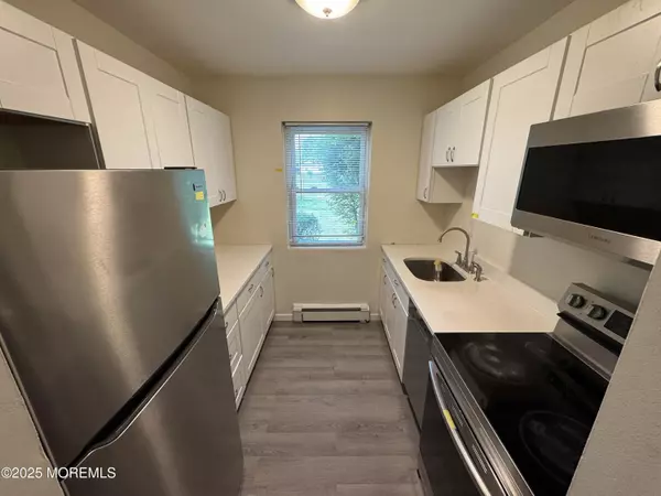 Spotswood, NJ 08884,289 Main Street #6E