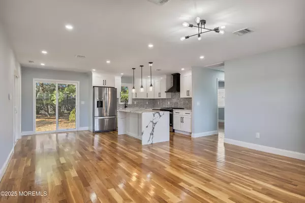 Toms River, NJ 08757,18 Bolingbroke Drive