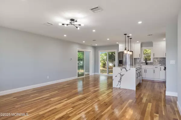 Toms River, NJ 08757,18 Bolingbroke Drive