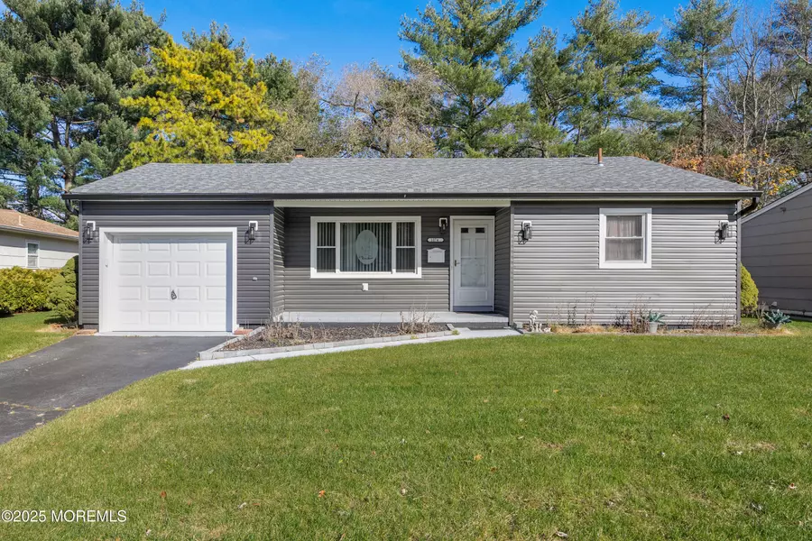1074 Edgebrook Drive S, Toms River, NJ 08757