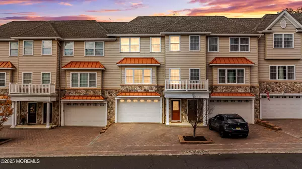 47 White Oak Lane, Aberdeen, NJ 07747