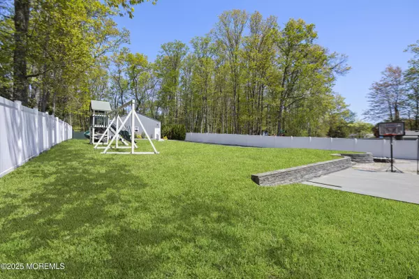 Jackson, NJ 08527,28 Ashford Road