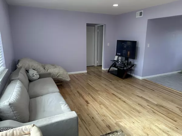 Edison, NJ 08837,199 Evergreen Road #8A