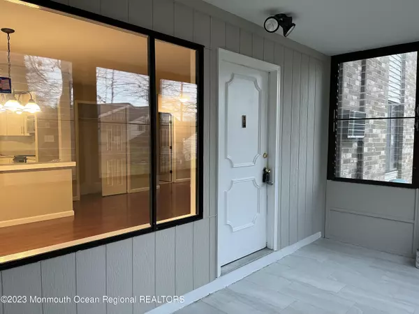 136 Amberly Drive #F, Manalapan, NJ 07726