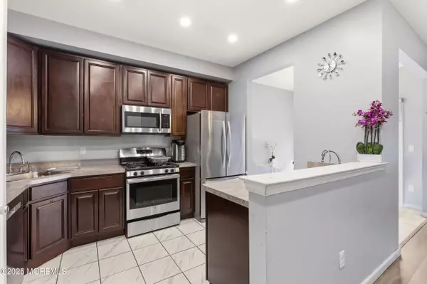 Lakewood, NJ 08701,182 Coles Way