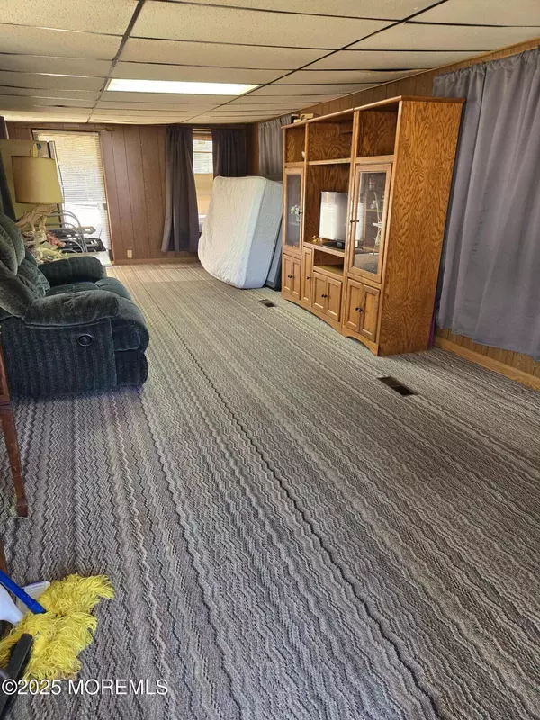 Jackson, NJ 08527,35 Boxwood Drive