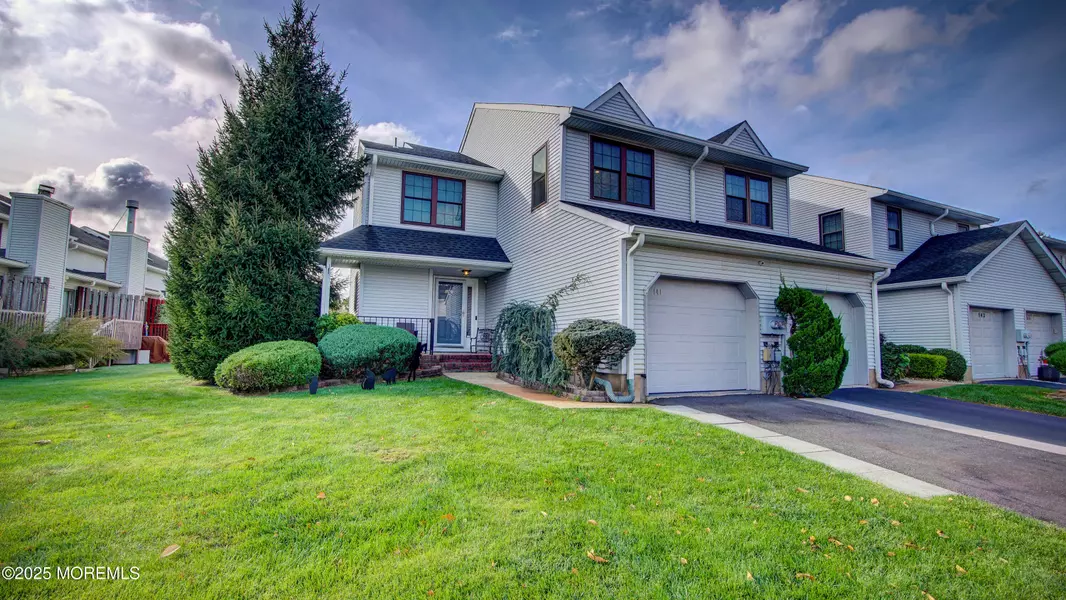 141 Chestnut Way #14-1, Manalapan, NJ 07726