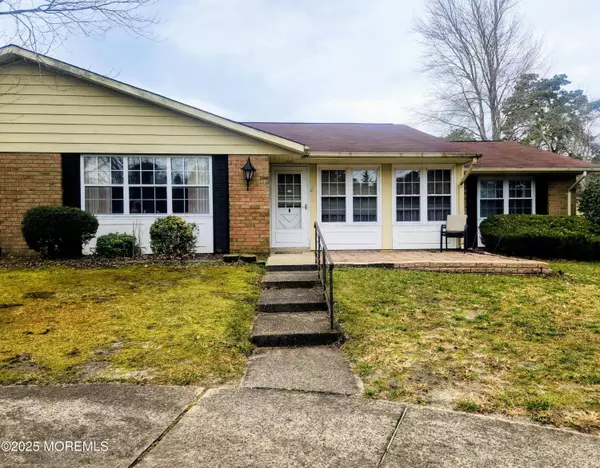 40 Edinburgh Lane, Manchester, NJ 08759