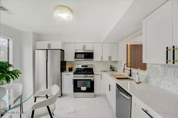 Morganville, NJ 07751,34 Portland Place