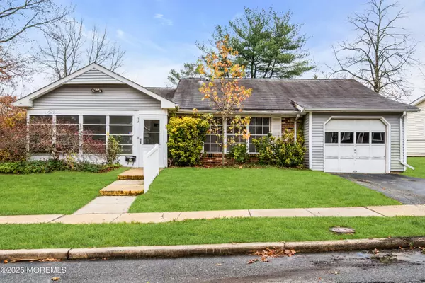 33 Poinsetta Court, Lakewood, NJ 08701