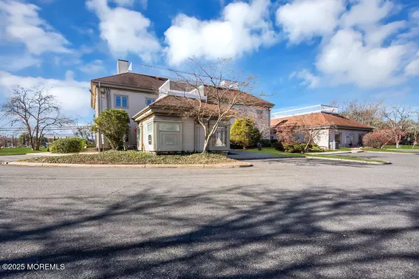 Howell, NJ 07728,1 Dag Hammarskjold Boulevard