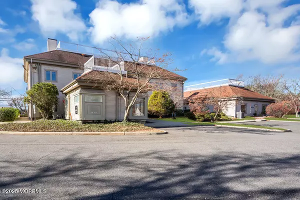 Howell, NJ 07728,1 Dag Hammarskjold Boulevard