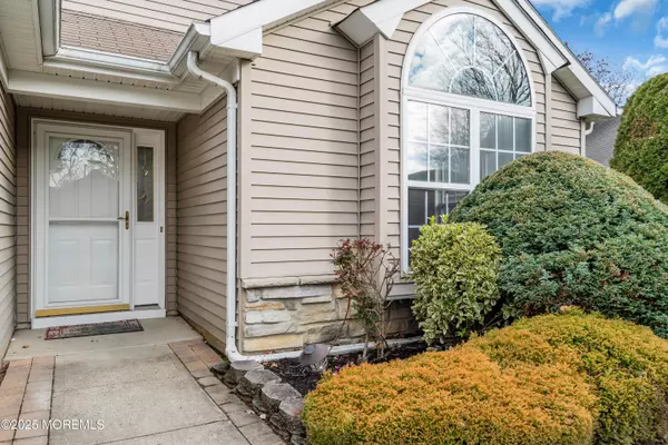 Lakewood, NJ 08701,9 Oakmont Road