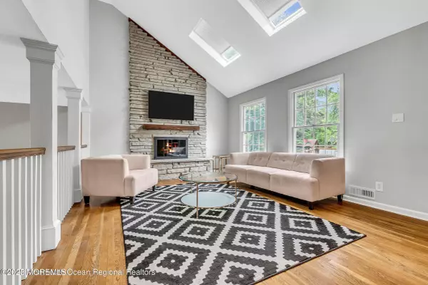 Oakhurst, NJ 07755,1 Barbara Lane