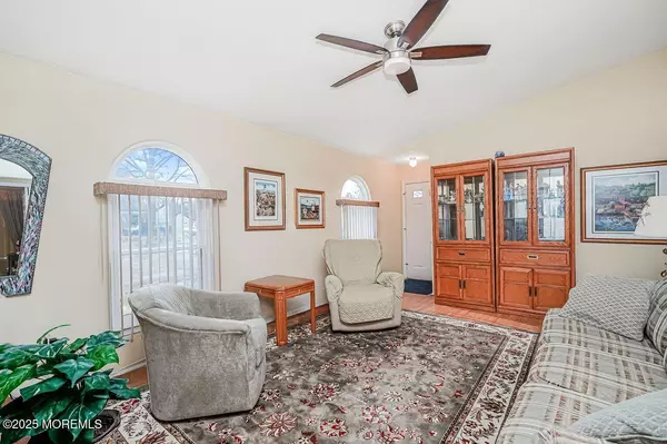 Freehold, NJ 07728,35 Ivy Ridge Close