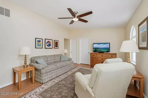 Freehold, NJ 07728,35 Ivy Ridge Close