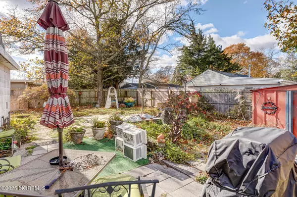 Little Egg Harbor, NJ 08087,886 Radio Road