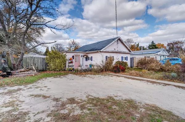 Little Egg Harbor, NJ 08087,886 Radio Road