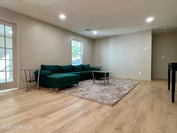 Freehold, NJ 07728,7 Seattle Court #5