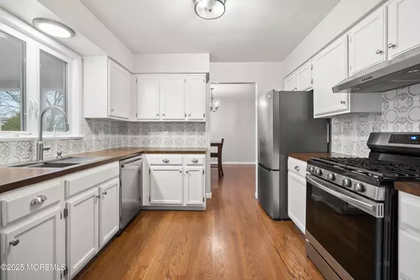 Bayville, NJ 08721,21 Ford Avenue