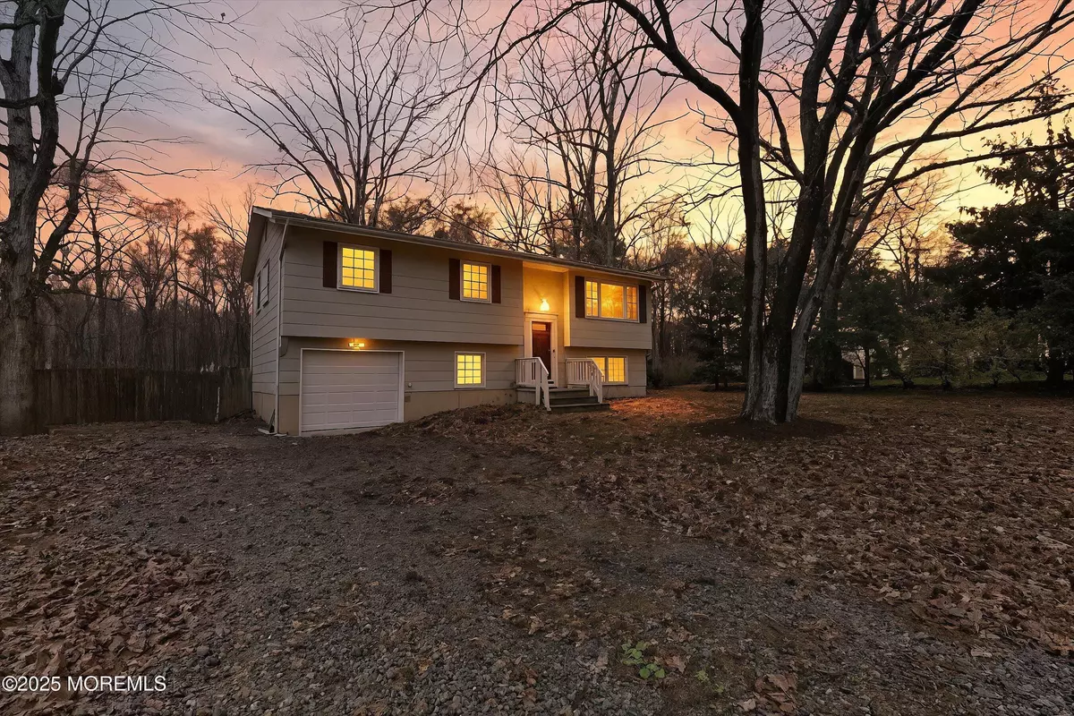 Jackson, NJ 08527,17 Walter Drive