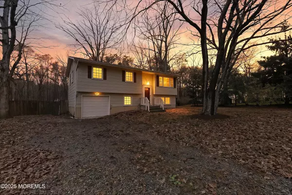 17 Walter Drive, Jackson, NJ 08527