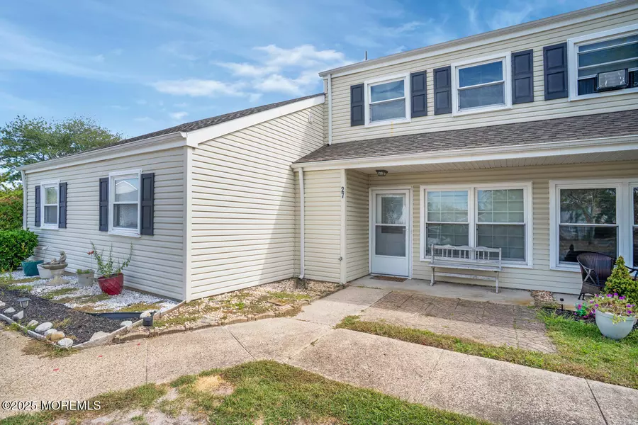 27 Mediterranean Court, Barnegat, NJ 08005