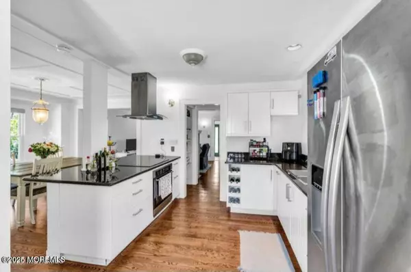 Red Bank, NJ 07701,208 E Bergen Place