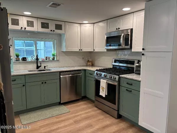 Waretown, NJ 08758,36 Sands Point Road