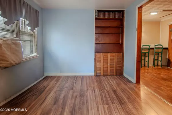 Wall, NJ 07719,923 Woodland Avenue