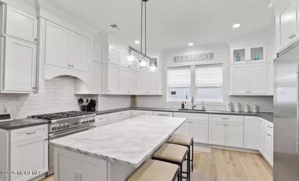 Sea Bright, NJ 07760,7 Center Street #July/August