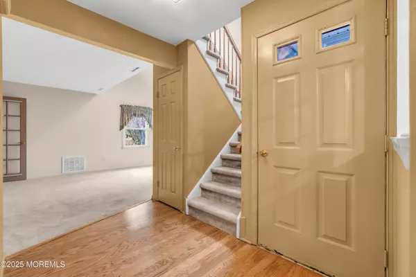 Freehold, NJ 07728,8 Harte Court