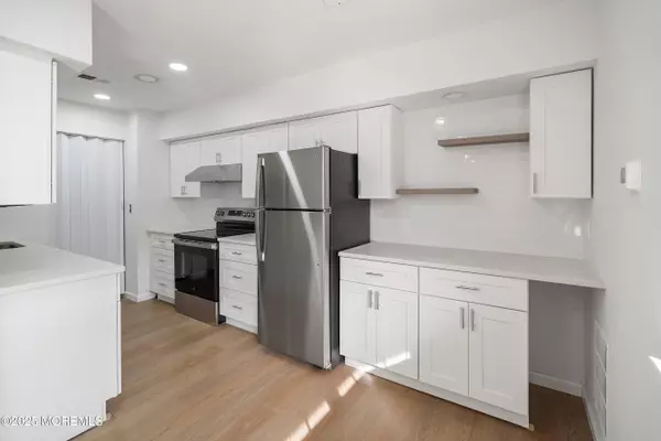 Matawan, NJ 07747,4 Hawaii Court #1003