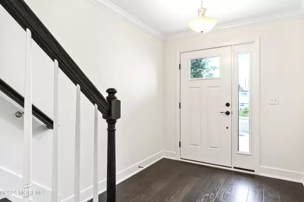 Keyport, NJ 07735,25 Raritan Cove