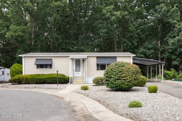 3 Warner Way, Toms River, NJ 08755