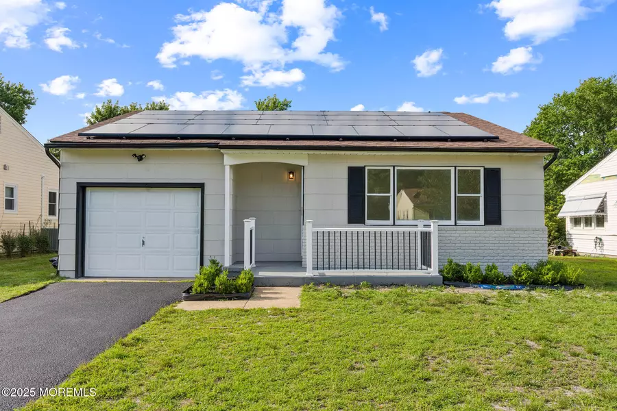 6 Eton Road, Toms River, NJ 08757