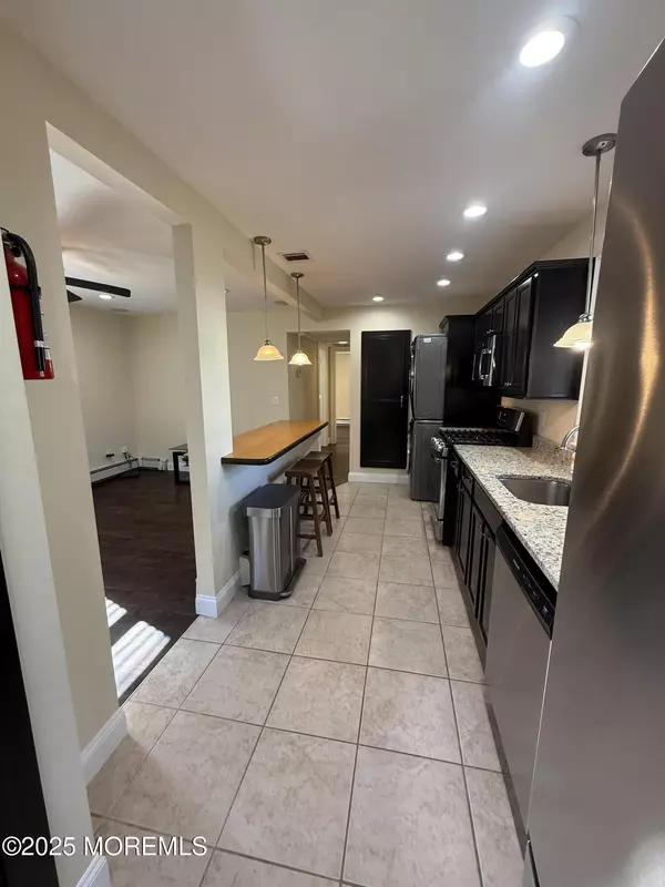 Manasquan, NJ 08736,9 Main Street