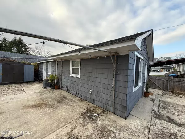 Manasquan, NJ 08736,9 Main Street