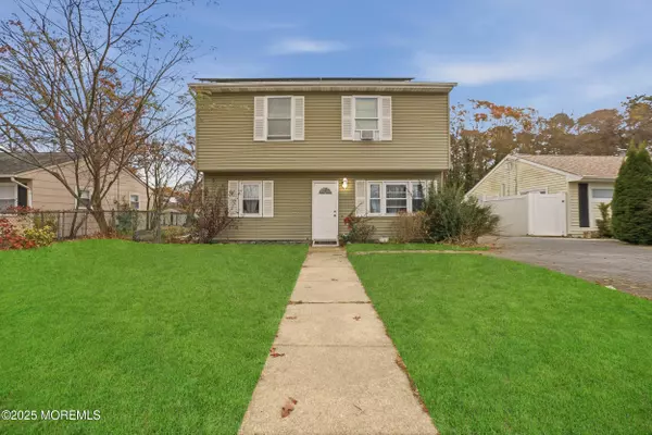 537 Holly Village Lane, Toms River, NJ 08753