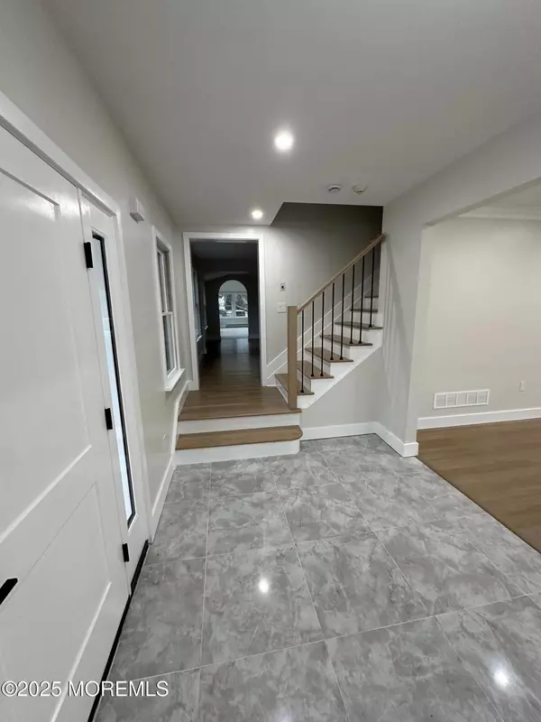 Eatontown, NJ 07724,469 Wall Street