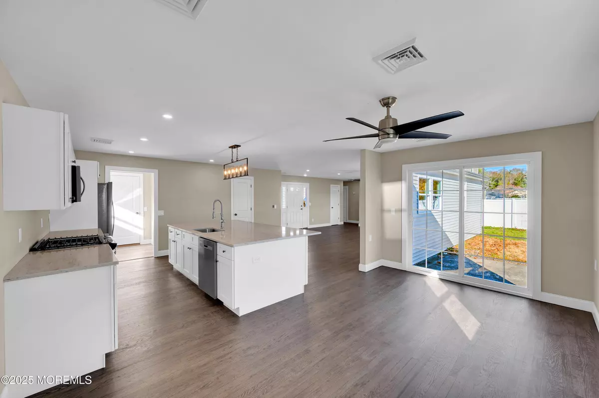 Lanoka Harbor, NJ 08734,28 Bayberry Drive