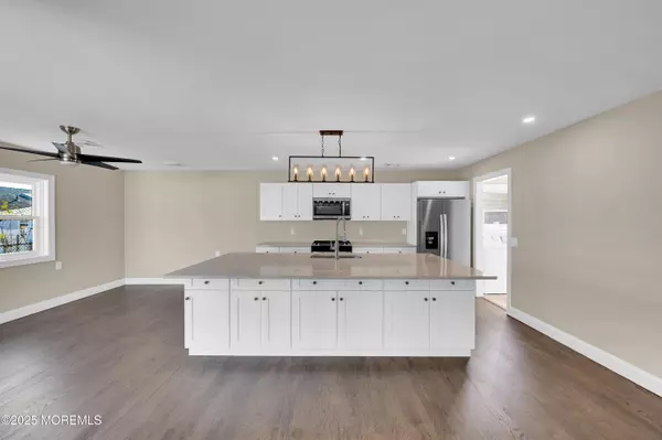 Lanoka Harbor, NJ 08734,28 Bayberry Drive