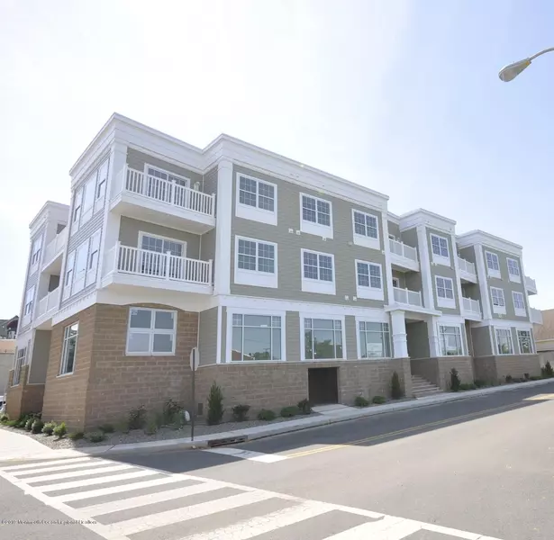 2 Hennessey Boulevard #304, Atlantic Highlands, NJ 07716