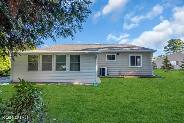 Whiting, NJ 08759,11 Vermont Way