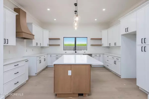 Edison, NJ 08817,21 Heathcote Avenue