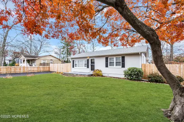 Toms River, NJ 08753,918 Briar Avenue