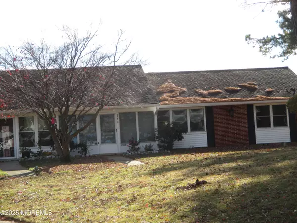 Lakewood, NJ 08701,678 New Castle Court #B