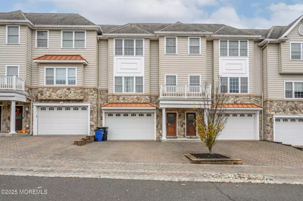 25 White Oak Lane, Aberdeen, NJ 07747